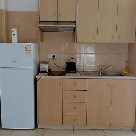 Napa Charles Apts 아이아 나파 외부 사진
