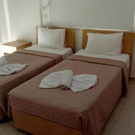 Napa Charles Apts 아이아 나파 외부 사진