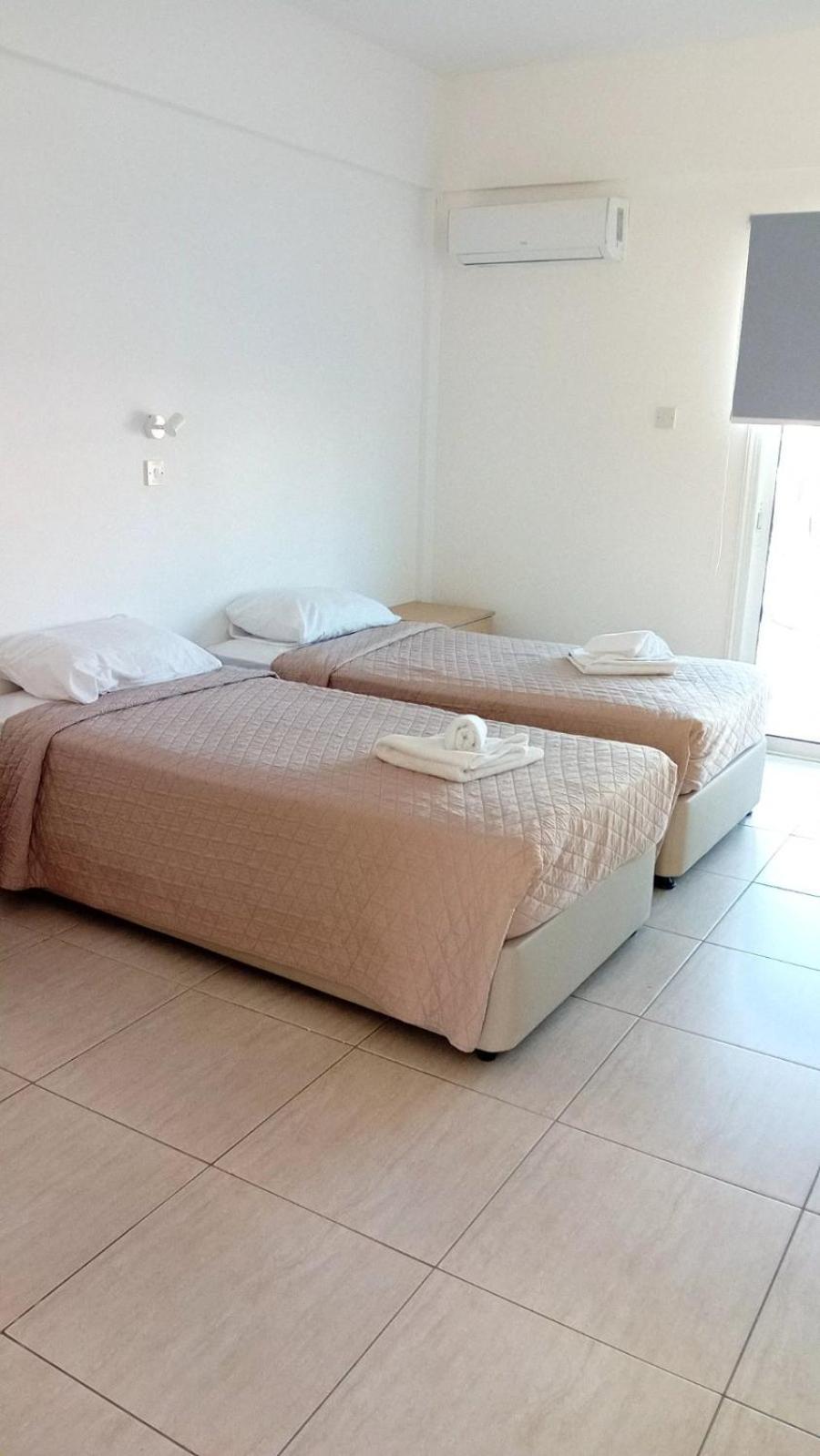 Napa Charles Apts 아이아 나파 외부 사진