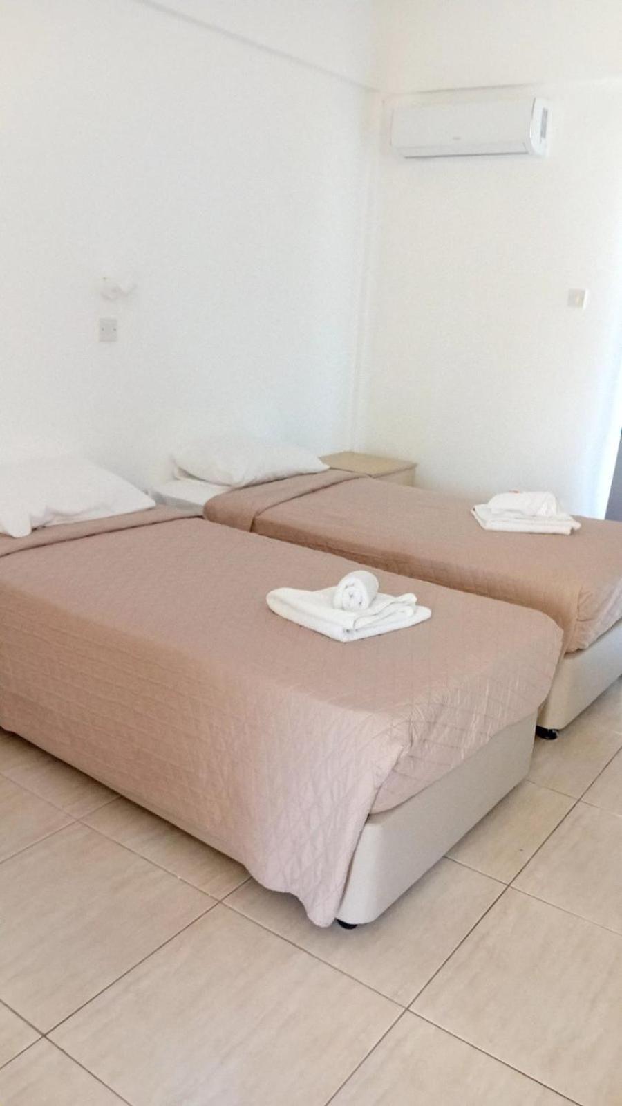 Napa Charles Apts 아이아 나파 외부 사진
