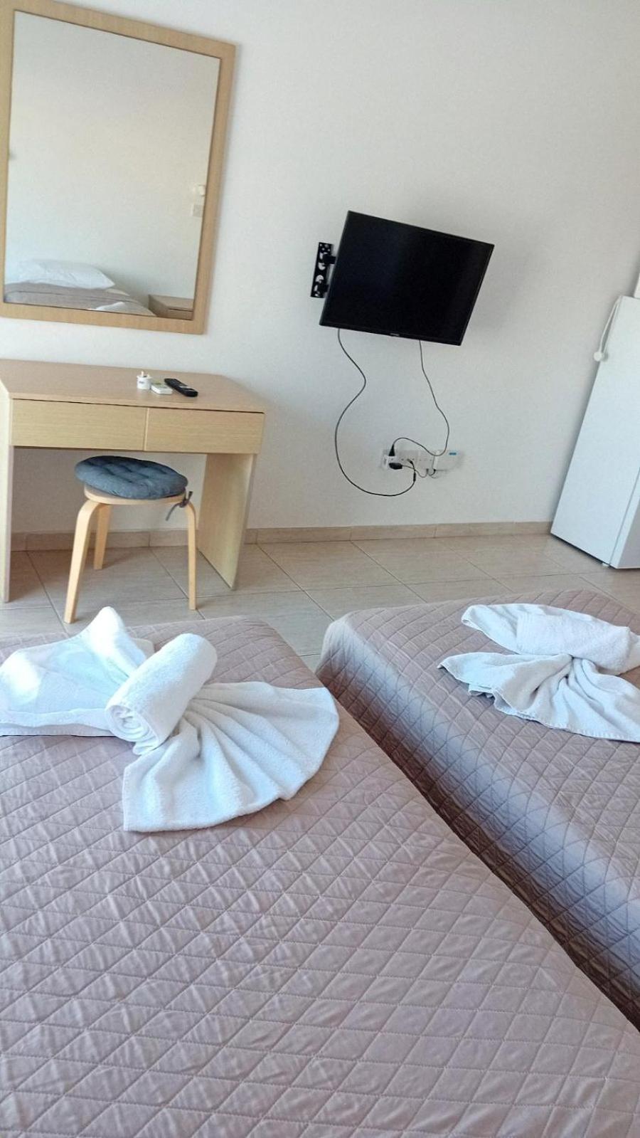 Napa Charles Apts 아이아 나파 외부 사진