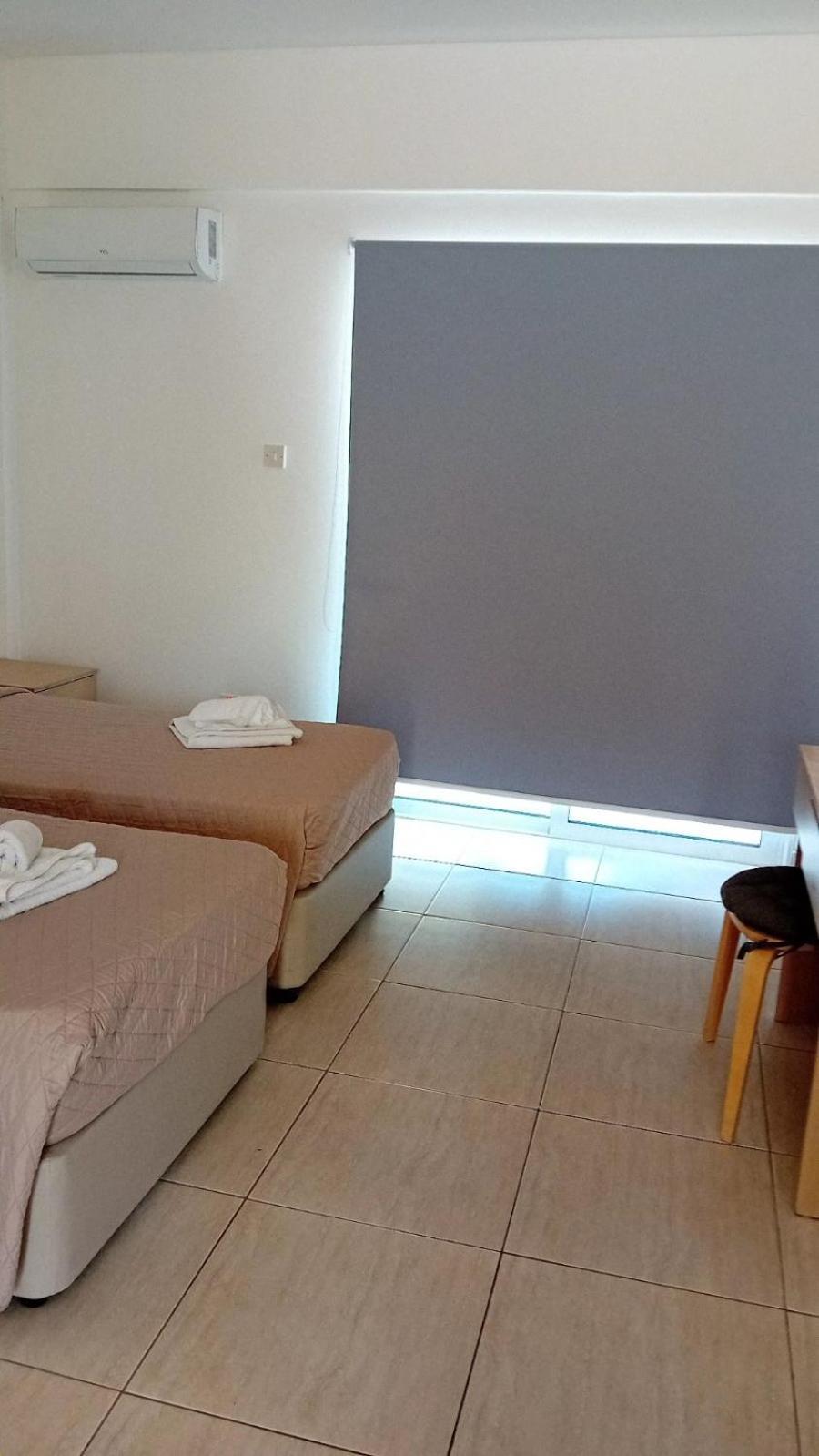 Napa Charles Apts 아이아 나파 외부 사진
