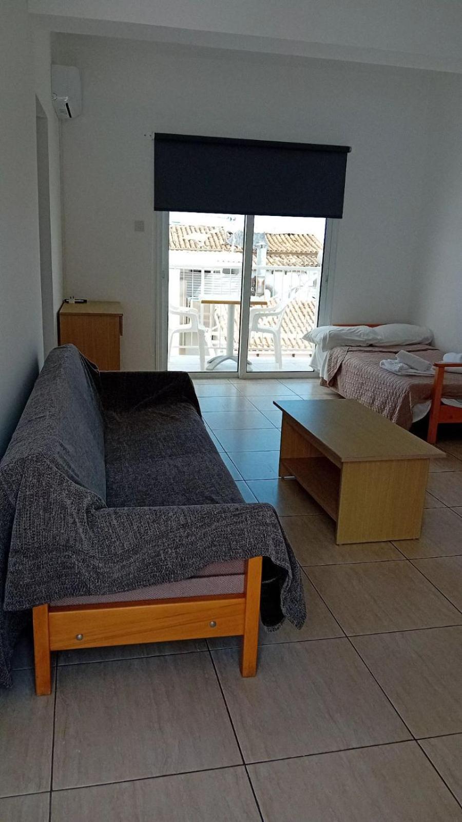 Napa Charles Apts 아이아 나파 외부 사진